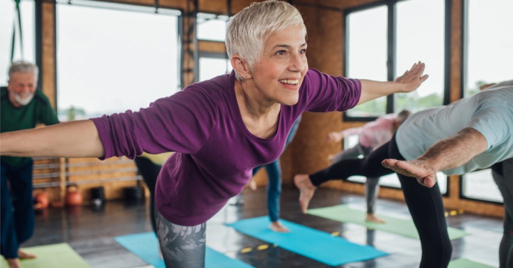 Både thai chi och yoga kan ge dig mer rörlighet och balans och är dessutom skonsamma aktiviteter för lederna